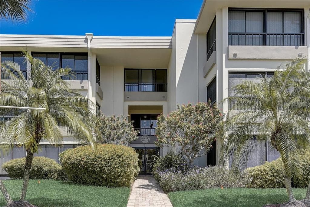 225 HOURGLASS WAY UNIT 203 SARASOTA, FL 34242