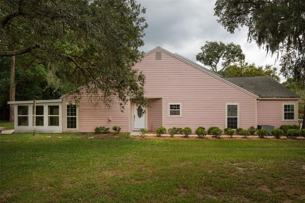 9416 FOREST HILLS CIRCLE TAMPA, FL 33612