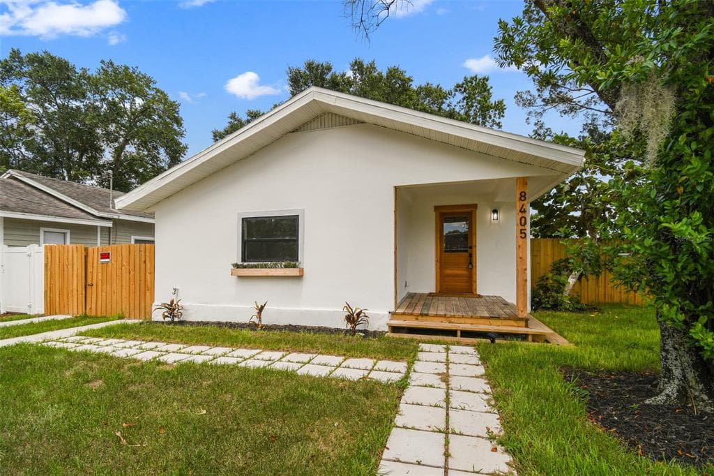 8405 N ARDEN AVENUE TAMPA, FL 33604
