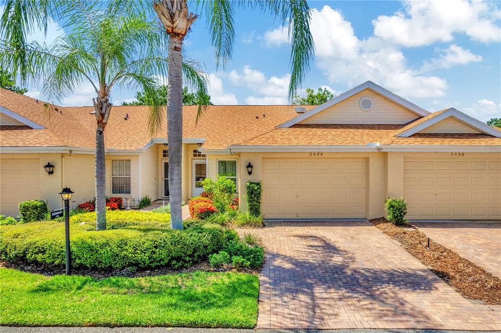 2528 NEW HAVEN CIR UNIT 17 SUN CITY CENTER, FL 33573