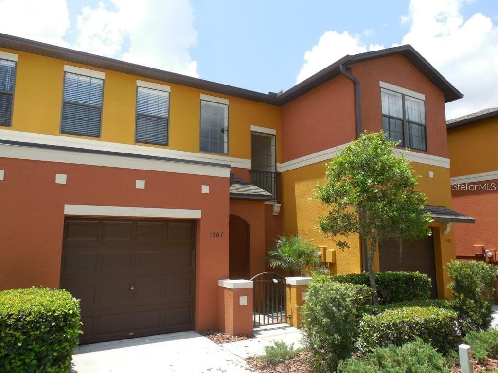 1007 TULLAMORE DRIVE WESLEY CHAPEL, FL 33543