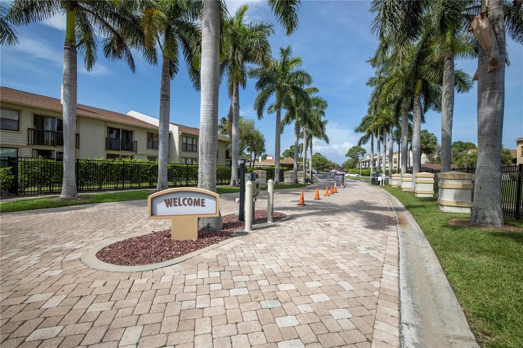 2049 SKIMMER COURT W UNIT 312 CLEARWATER, FL 33762