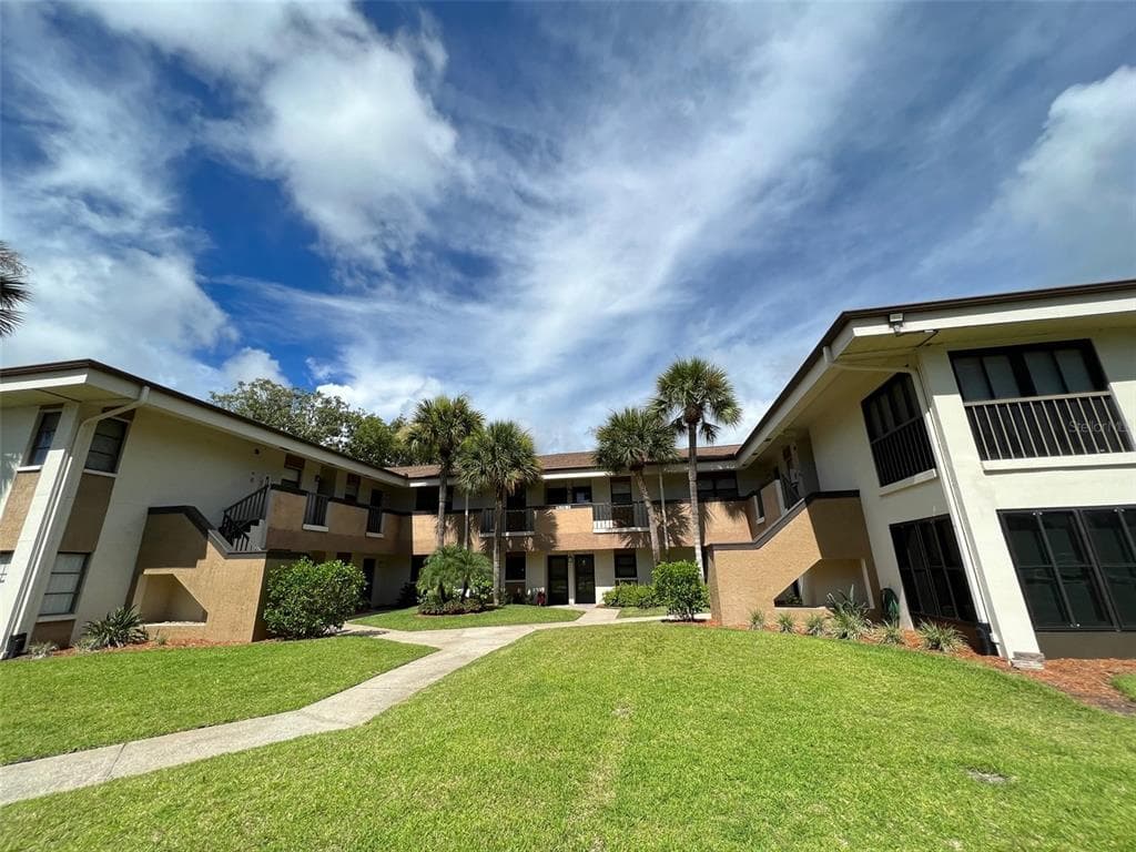 2700 NEBRASKA AVENUE UNIT 3-104 PALM HARBOR, FL 34684