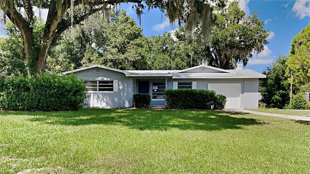 745 S MONTGOMERY AVENUE DELAND, FL 32720