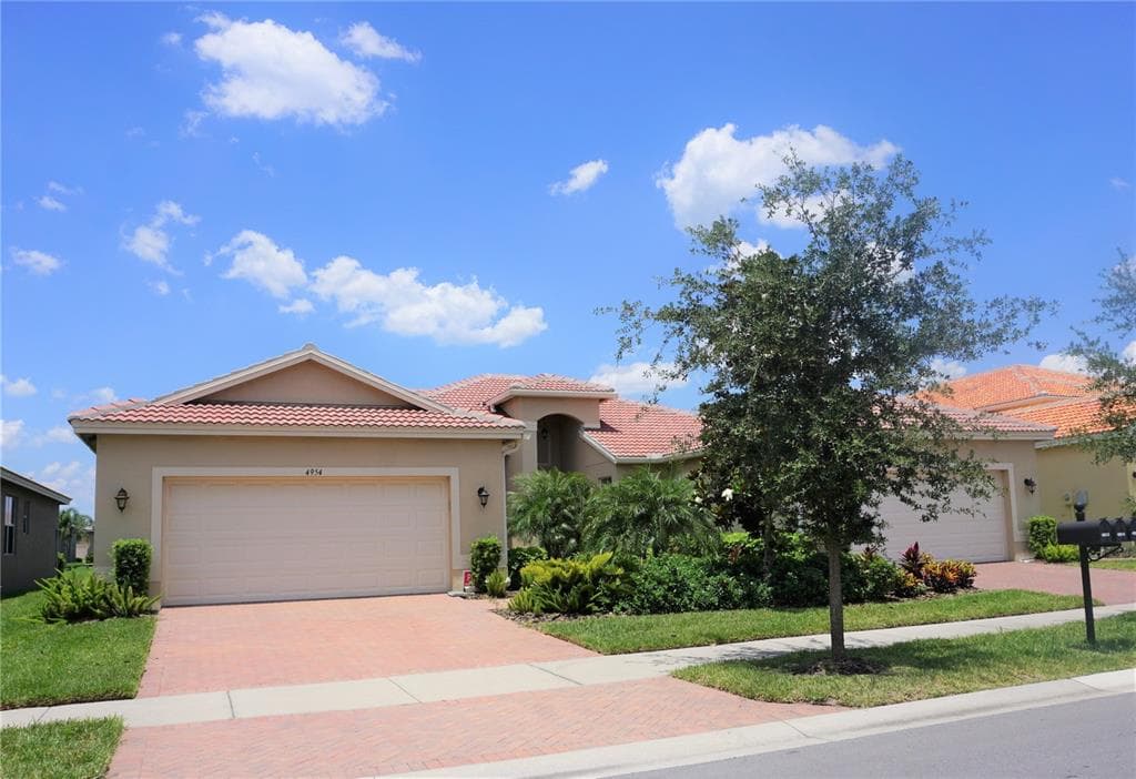 4954 MARBLE SPRINGS CIRCLE WIMAUMA, FL 33598