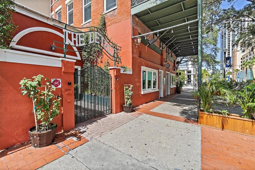 215 CENTRAL AVENUE UNIT 2G ST PETERSBURG, FL 33701