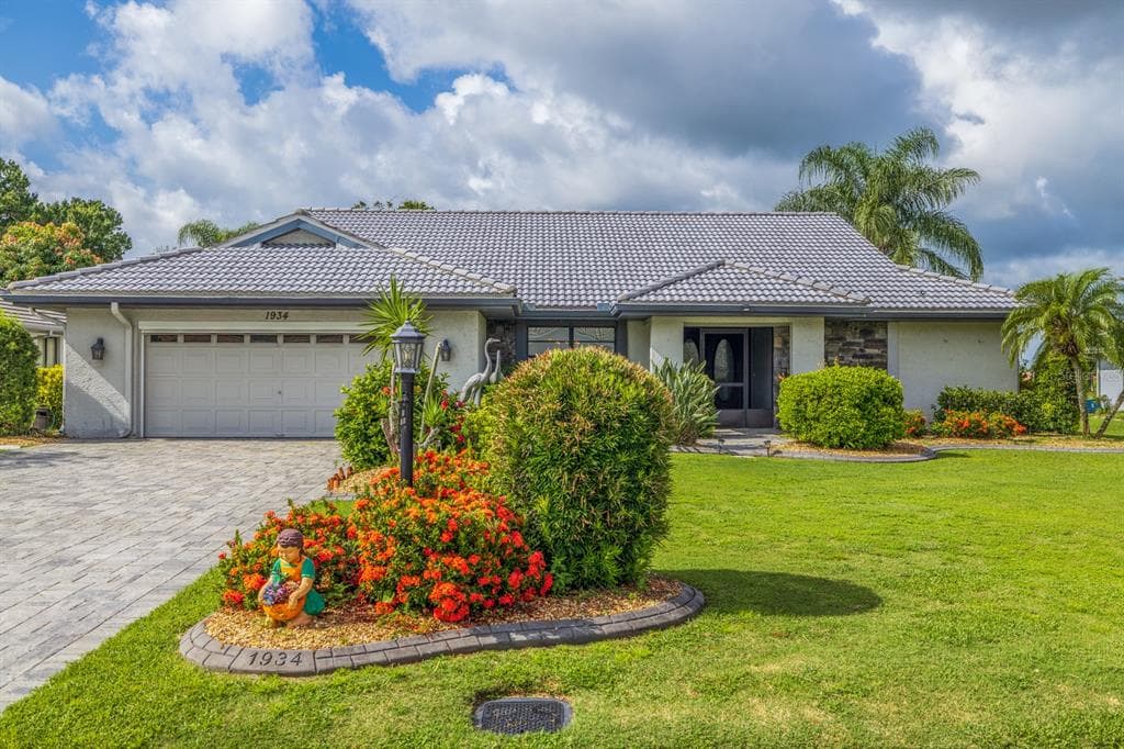1934 NEW BEDFORD DRIVE SUN CITY CENTER, FL 33573