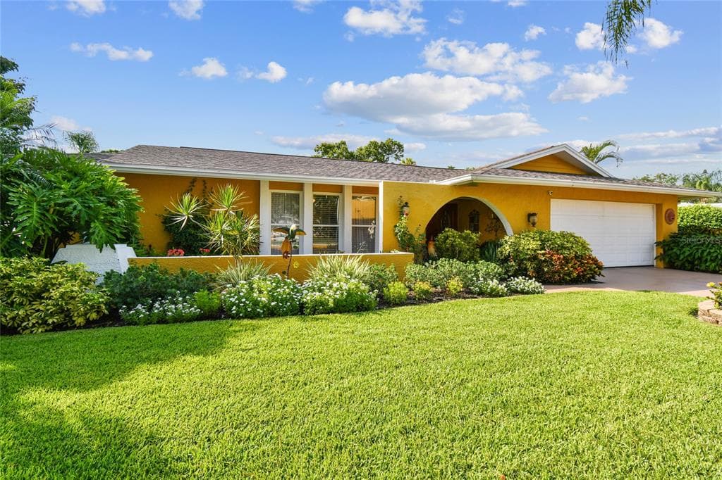 11555 PINE STREET SEMINOLE, FL 33772