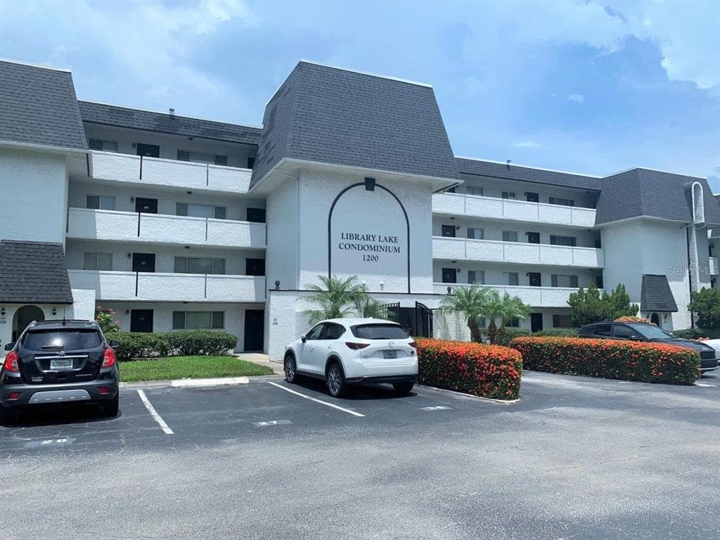 1200 37TH STREET N UNIT #302 ST PETERSBURG, FL 33713