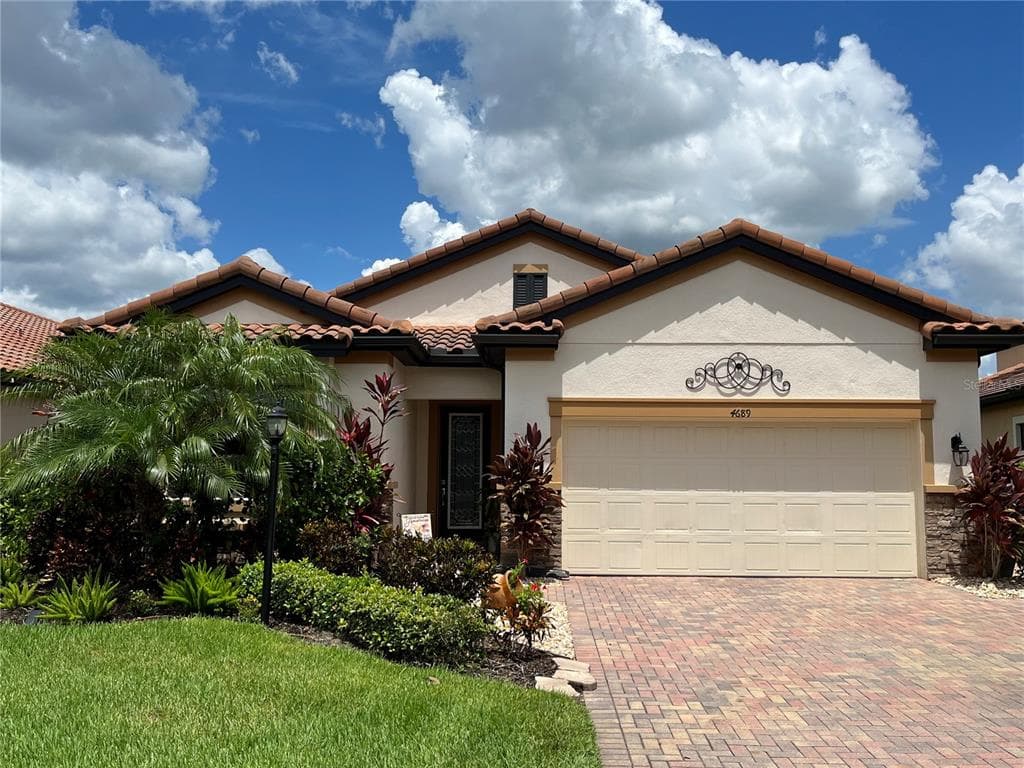 4689 ROYAL DORNOCH CIRCLE BRADENTON, FL 34211