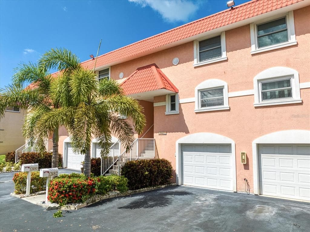 12482 CAPRI CIRCLE N UNIT 4 TREASURE ISLAND, FL 33706
