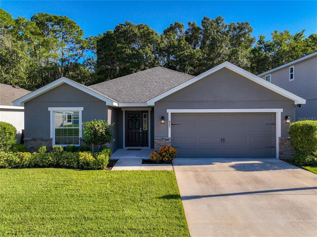 925 PEARLY RIDGE LN LAKELAND, FL 33809