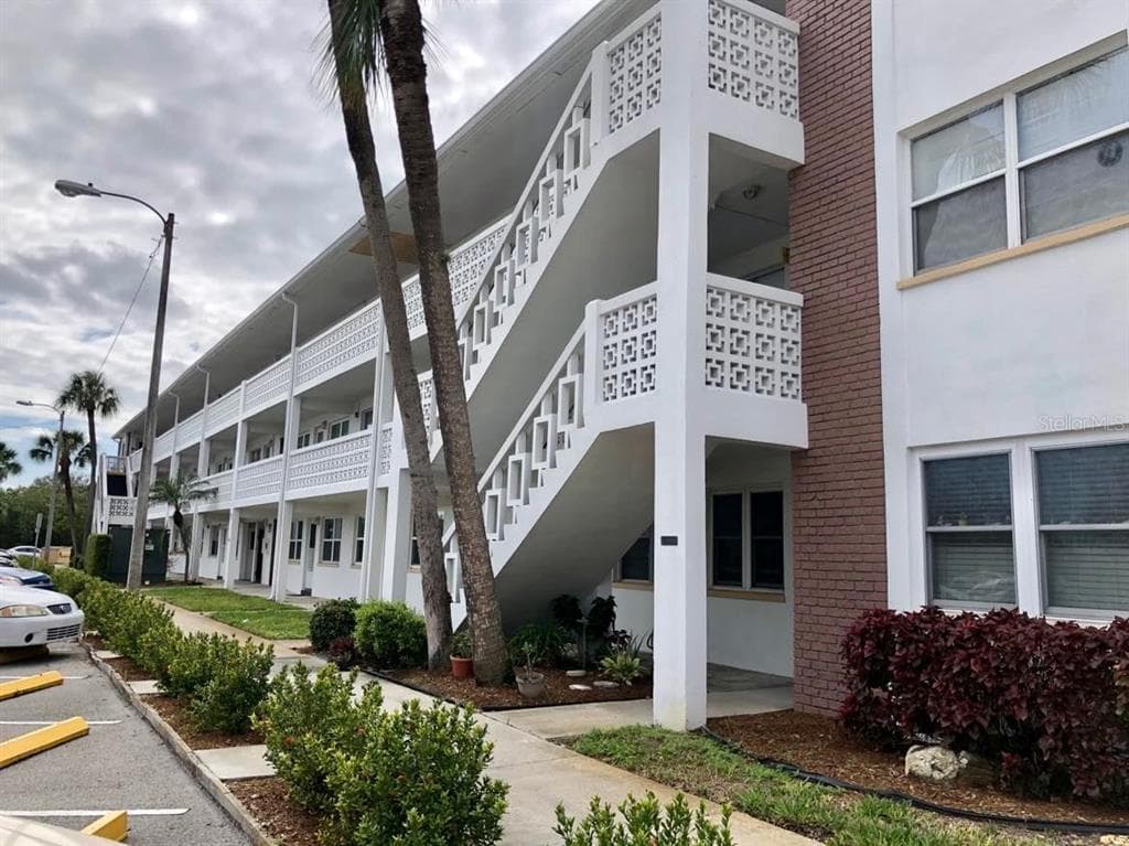 7770 DR MARTIN LUTHER KING JR STREET N UNIT 108 ST PETERSBURG, FL 33702