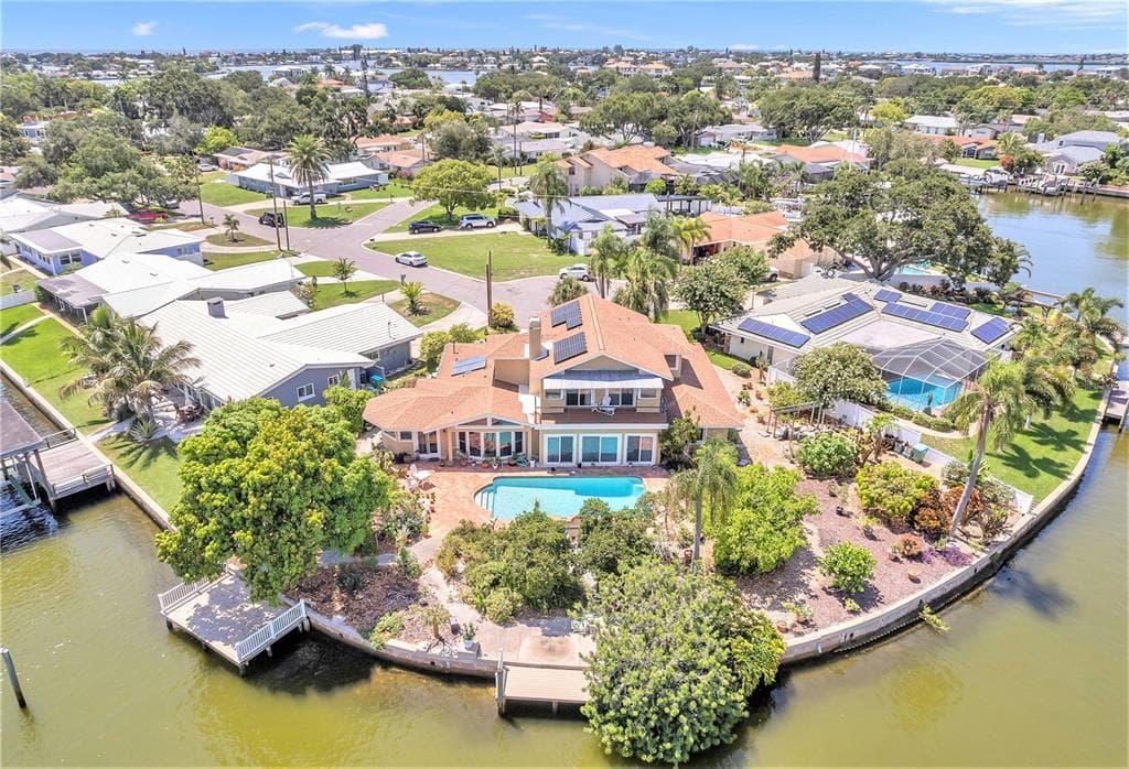 4124 HARBOR CIRCLE S LARGO, FL 33770