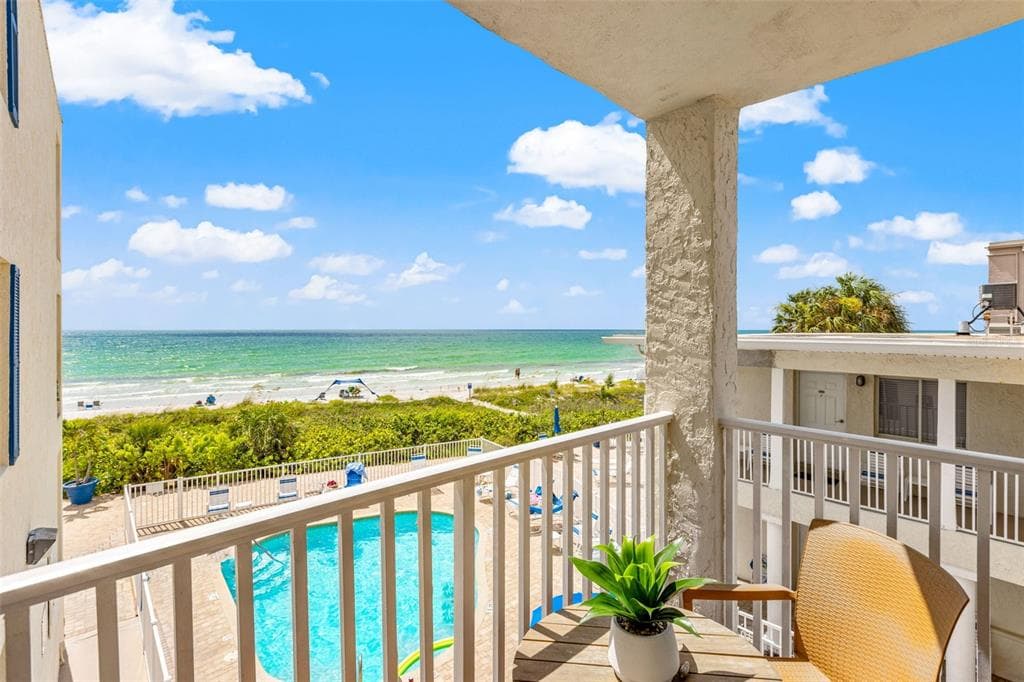 3200 GULF BOULEVARD UNIT 216 BELLEAIR BEACH, FL 33786
