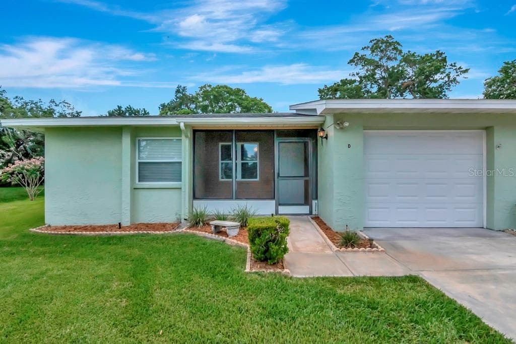 1182 ORANGE TREE CIRCLE E UNIT D PALM HARBOR, FL 34684