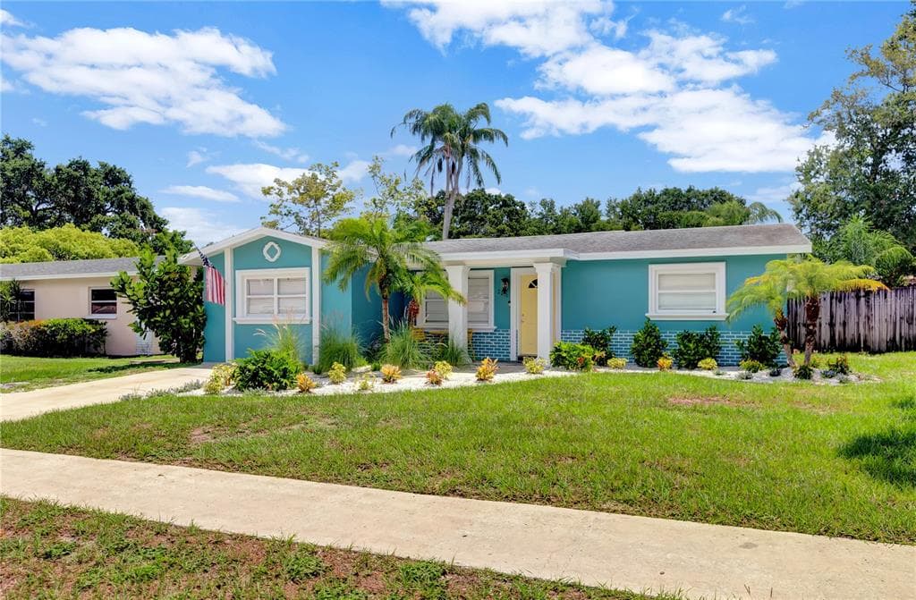 2211 LAUREN DRIVE LARGO, FL 33774