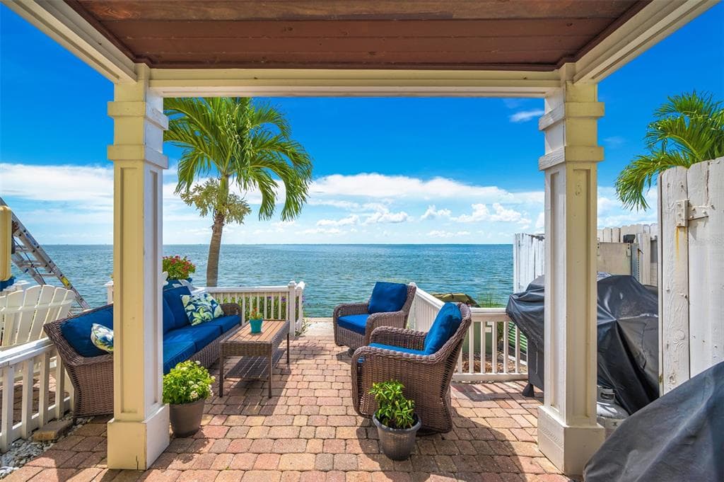 4942 COQUINA KEY DRIVE SE ST PETERSBURG, FL 33705