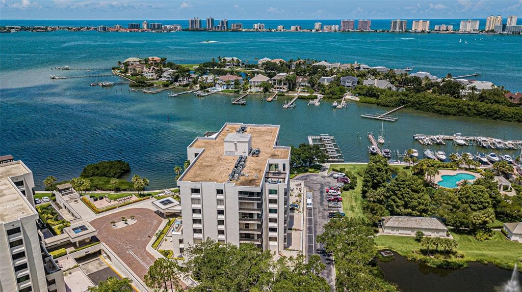 8 BELLEVIEW BOULEVARD UNIT 101 BELLEAIR, FL 33756