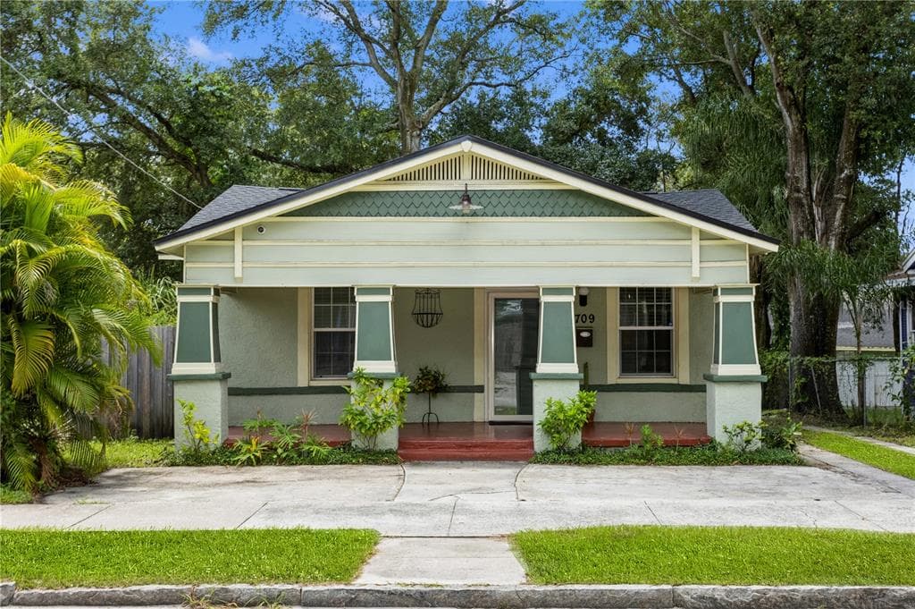709 E LAKE AVENUE TAMPA, FL 33603