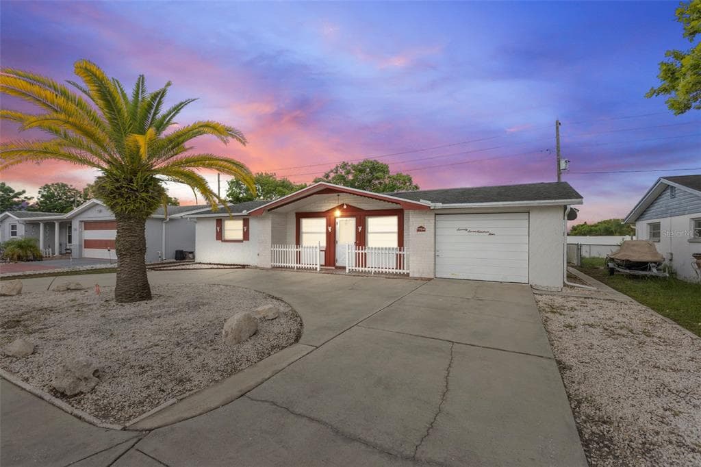 7704 TOPAY LANE PORT RICHEY, FL 34668