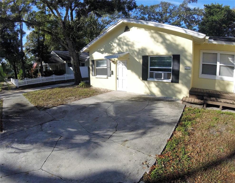 1300 28TH AVENUE N UNIT B ST PETERSBURG, FL 33704
