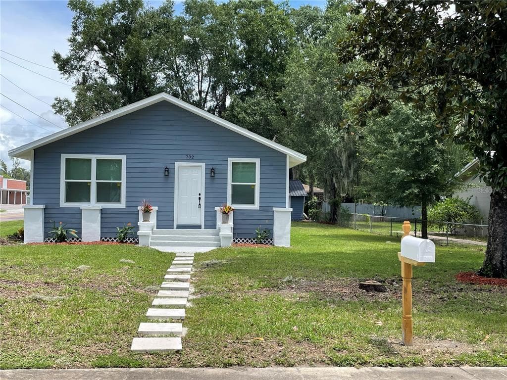 702 E GILCHRIST STREET PLANT CITY, FL 33563