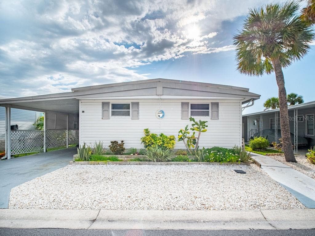 4851 W GANDY BOULEVARD UNIT B15L40 TAMPA, FL 33611