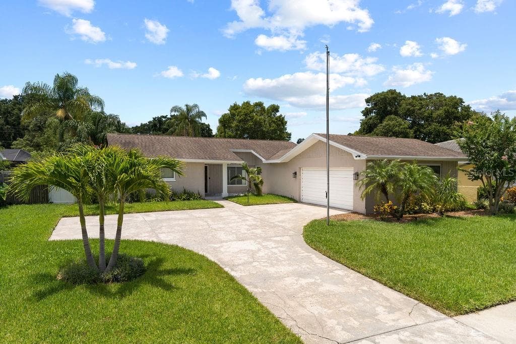 215 LAUGHING GULL LANE PALM HARBOR, FL 34683