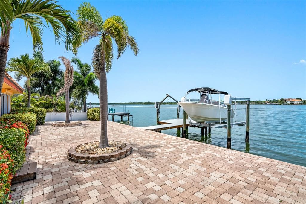 16009 6TH ST E REDINGTON BEACH, FL 33708
