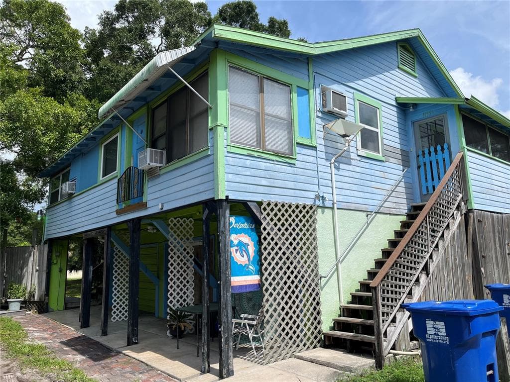 1135 QUEEN STREET N UNIT B ST PETERSBURG, FL 33713