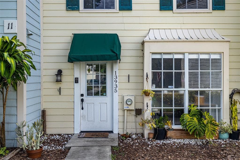13935 FLETCHERS MILL DR TAMPA, FL 33613