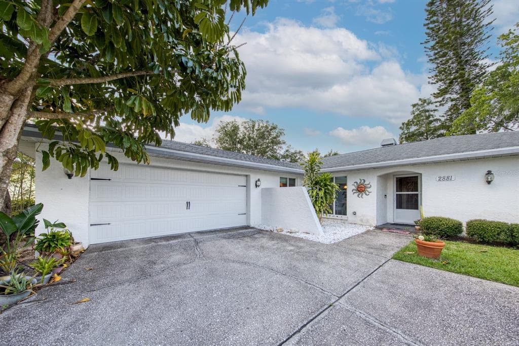 2881 HOLBROOK COURT CLEARWATER, FL 33761