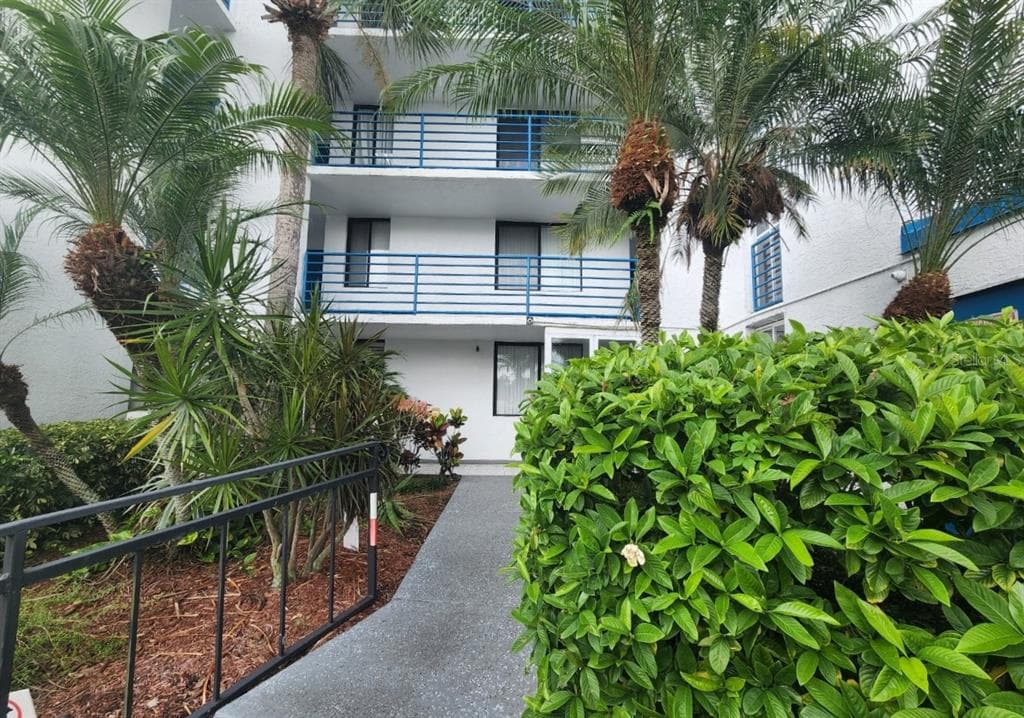 2424 W TAMPA BAY BOULEVARD UNIT L102 TAMPA, FL 33607