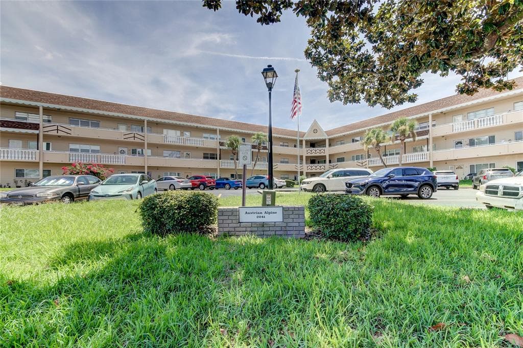 2041 AUSTRALIA WAY W UNIT 27 CLEARWATER, FL 33763