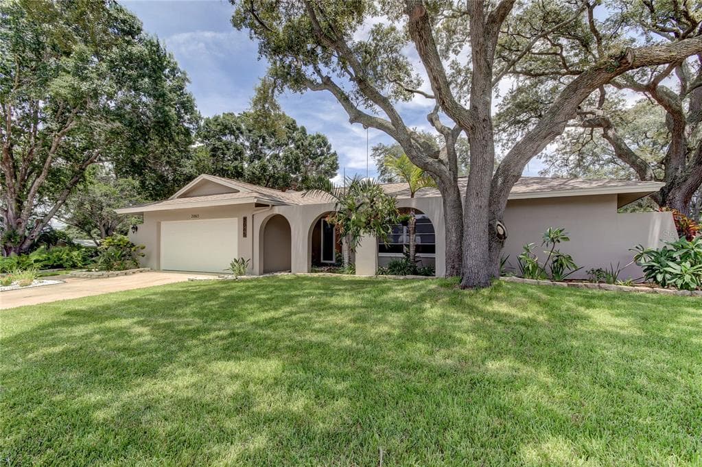 2065 BRENDLA ROAD CLEARWATER, FL 33755