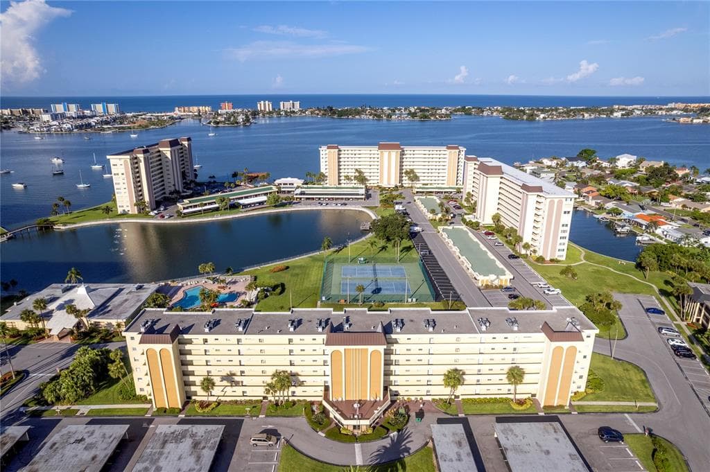 4650 COVE CIRCLE UNIT 605 ST PETERSBURG, FL 33708