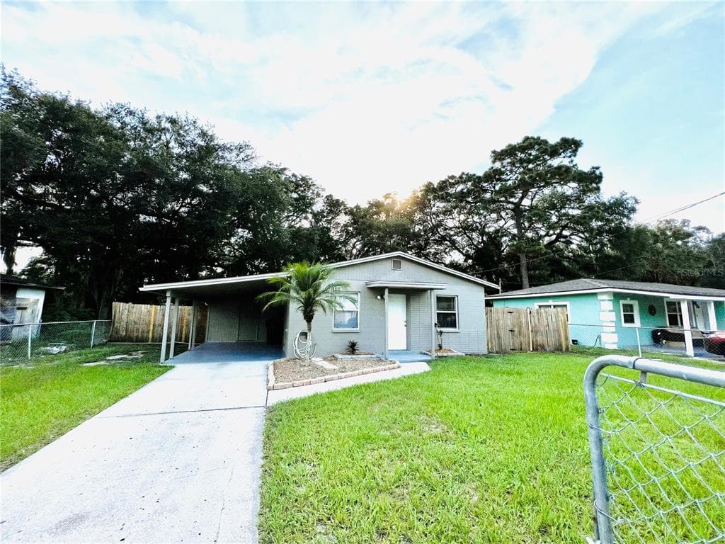 4318 BERKLEY DRIVE TAMPA, FL 33610
