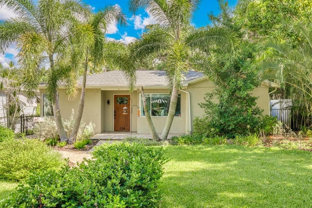 136 25TH AVENUE N ST PETERSBURG, FL 33704