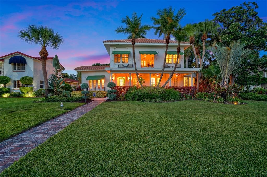 404 SUNSET DRIVE S ST PETERSBURG, FL 33707