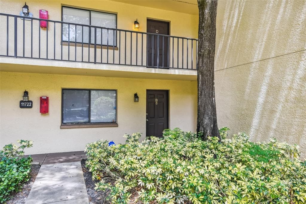 11722 RAINTREE LAKE LANE UNIT D TEMPLE TERRACE, FL 33617