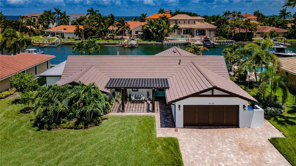 2036 HAWAII AVENUE NE ST PETERSBURG, FL 33703