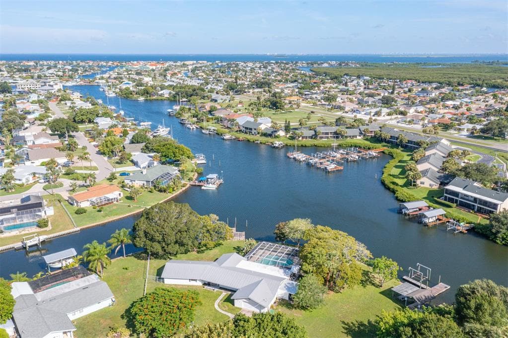 609 FLAMINGO DRIVE APOLLO BEACH, FL 33572