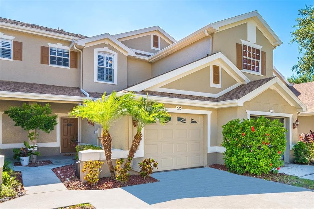 525 SPRING LAKE CIRCLE TARPON SPRINGS, FL 34688