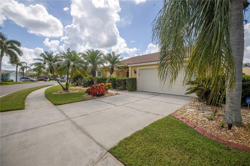 4522 DOVER STREET CIRCLE E BRADENTON, FL 34203
