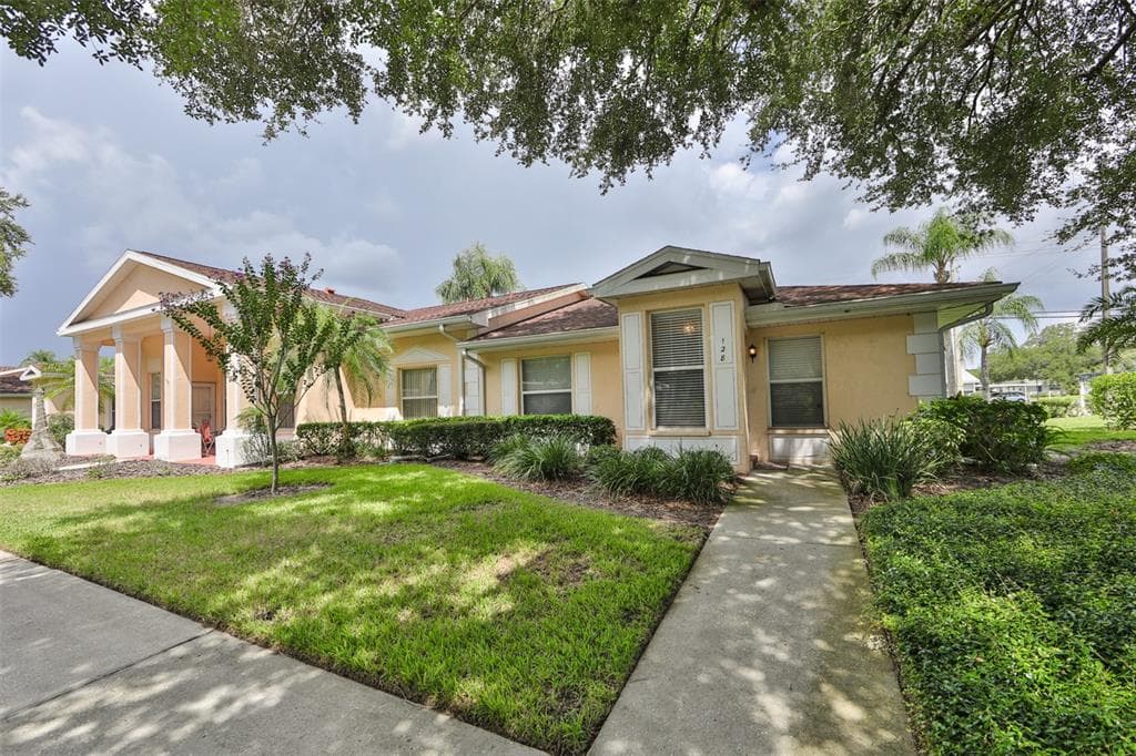 128 KNOLLPOINT DRIVE UNIT 128 SUN CITY CENTER, FL 33573