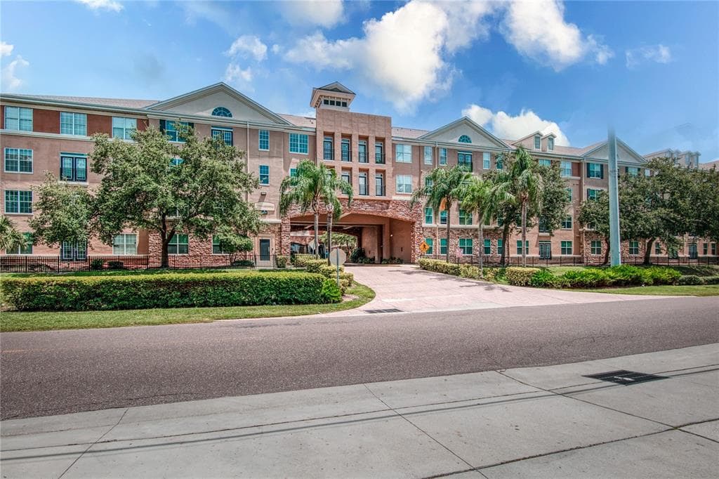 4221 W SPRUCE STREET UNIT 2207