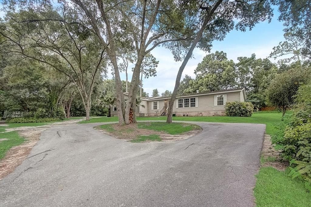 322 GRIFFIN VIEW DRIVE LADY LAKE, FL 32159