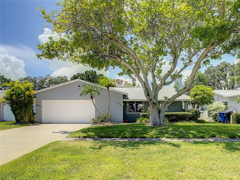 6536 BAYOU GRANDE BOULEVARD NE ST PETERSBURG, FL 33702