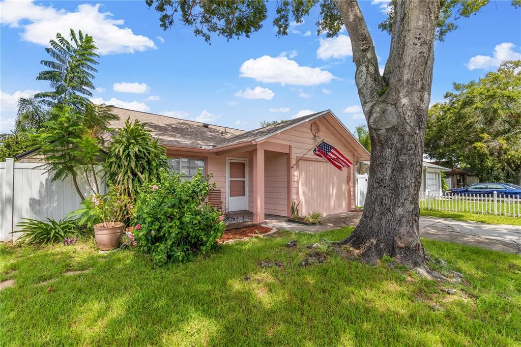 1804 PINECONE WAY LARGO, FL 33771